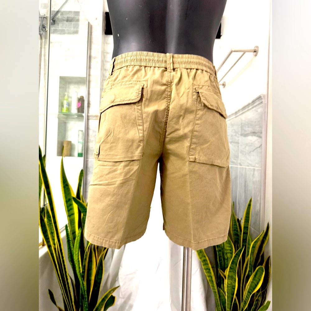 NWOT Cotton/spandex quality fabric Men's tan cargo shorts